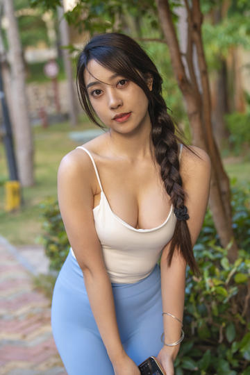 摸未发育的学生小奶头(摸未成年胸部犯什么罪判多少年)